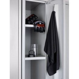 Охлаждающее полотенце Frio Mio в бутылке, черное